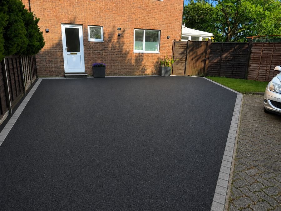 Tarmac driveway with block paved border and edging