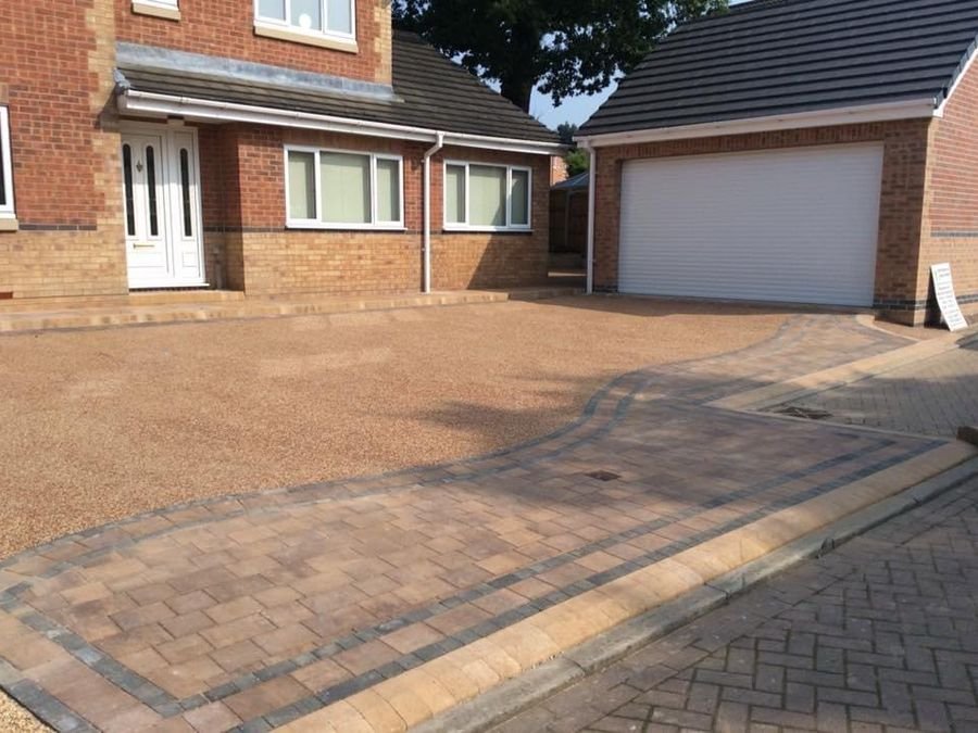 Resin bound driveway with block paved border